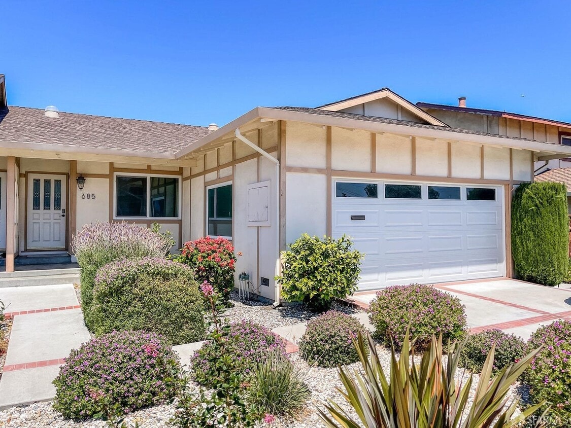 685 Comet Dr, Foster City, CA 94404 Room for Rent in Foster City, CA