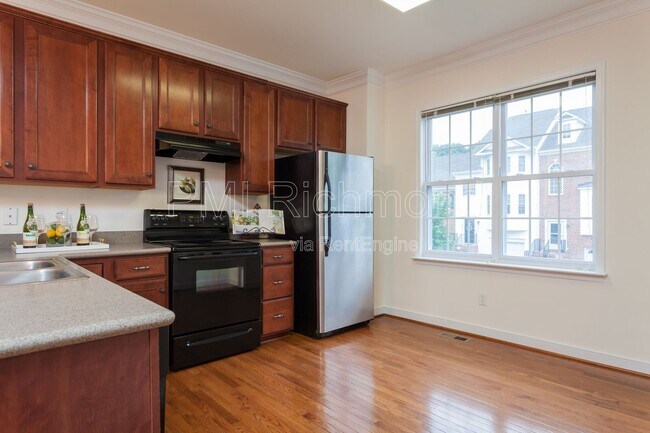 Foto del edificio - 6909 Stratford Townes Way