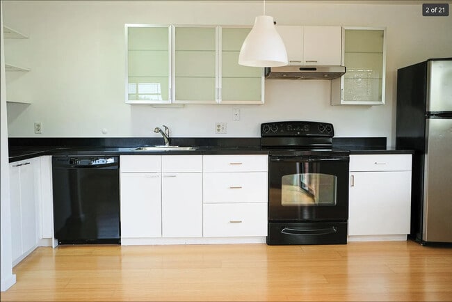 Photo - 2626 E Madison St Apartment