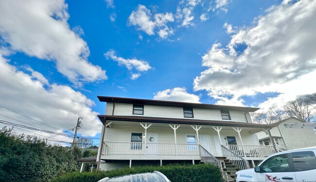 Foto del edificio - 342 Old Gray Station Rd