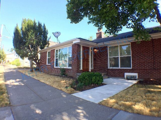Primary Photo - 2 Bd / 1 Bth - Fplce - Bsmt - Det. Garage!