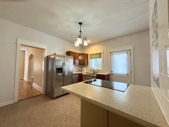 Foto del edificio - 717 Warner Ave