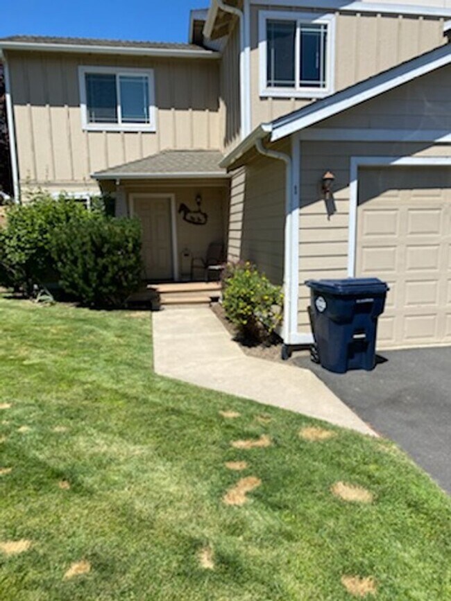 Building Photo - 1657 NE Lotus Dr