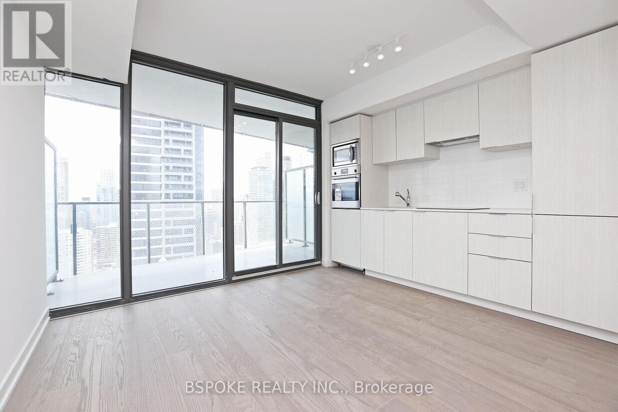 Photo principale - 11-3211 Wellesley St W