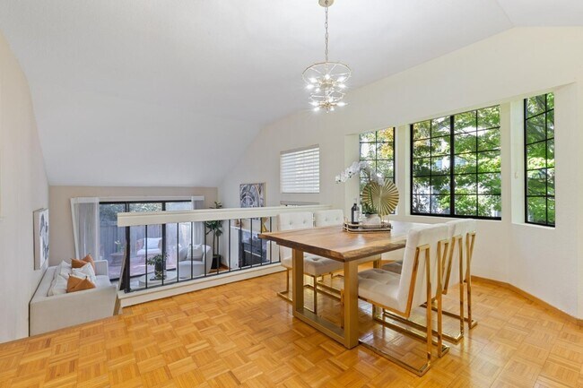 Building Photo - 612 Praderia Cir