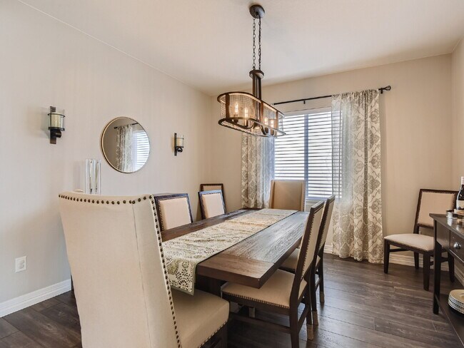 Building Photo - Castle Oaks 6 Bedroom Home With Finished Basement (Available September 7th)