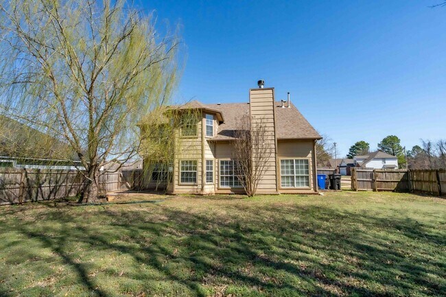 Building Photo - NEW CARPET, FRESH PAINT, PROFESSIONALLY CL...