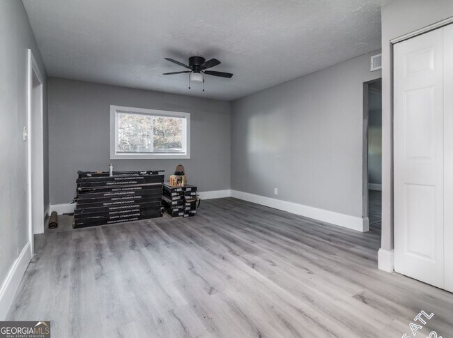 Foto del edificio - 511 Gresham Park Dr