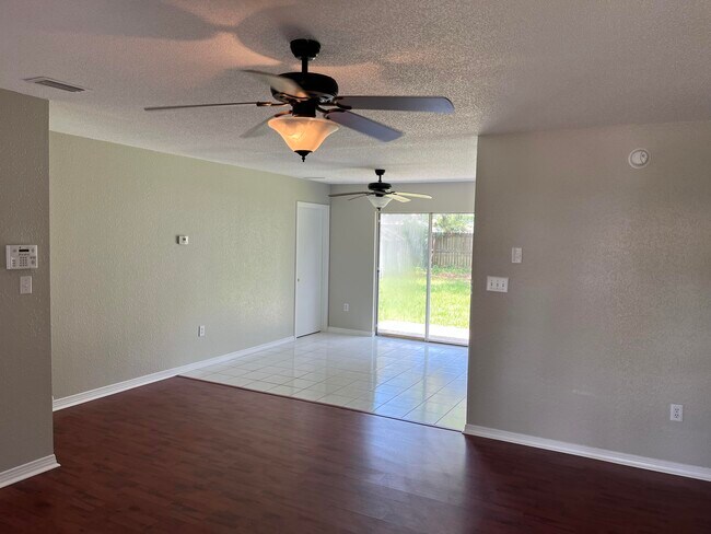 Foto del edificio - 114 Oak Terrace Dr