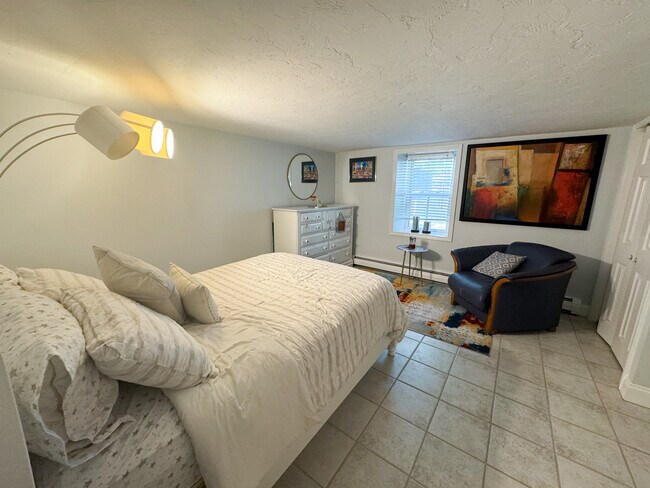Building Photo - 6 Catalpa St