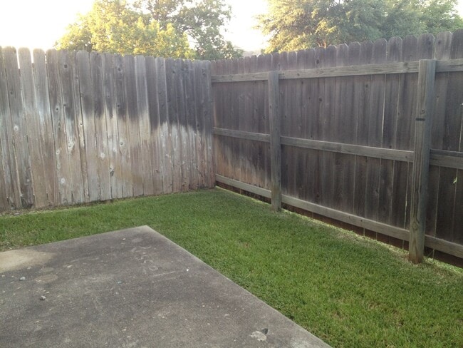 Building Photo - Beautiful Townhome Available for Pre-lease!