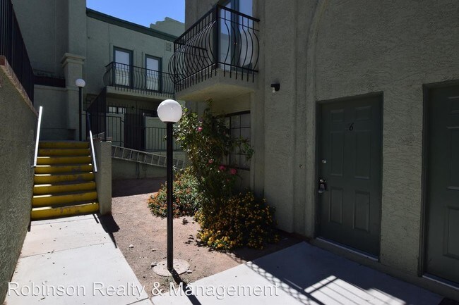Building Photo - 2 br, 1.5 bath House - 7048 Burcot Ave #A46
