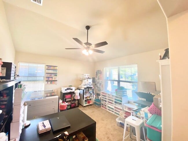 Foto del edificio - 6040 Trestle St