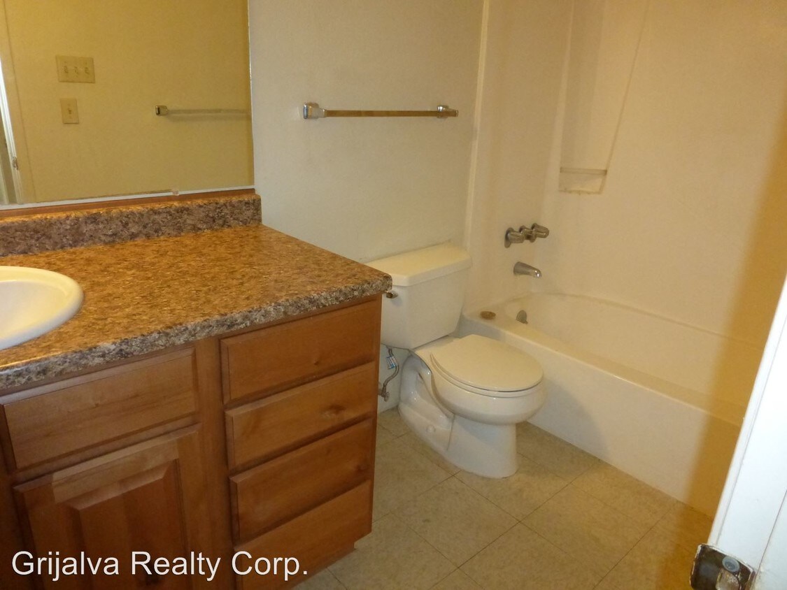 Building Photo - 3809-3815 S Queen Palm Dr