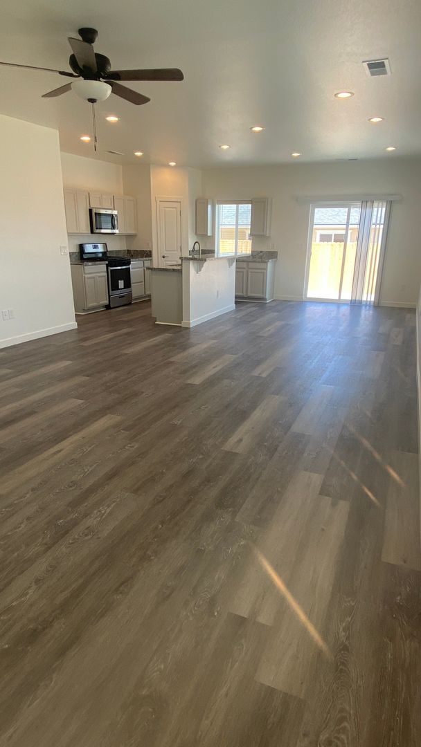 Building Photo - Brand new home with LVP flooring t/o, gran...