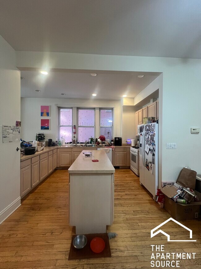 Foto del edificio - 3238 N Sheffield Ave