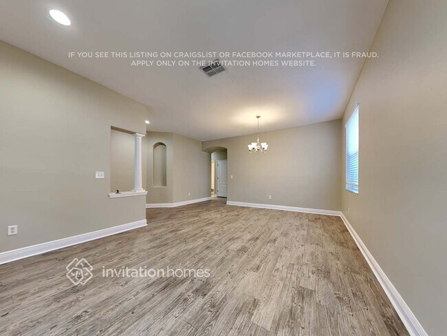 Building Photo - 411 Thicket Crest Rd