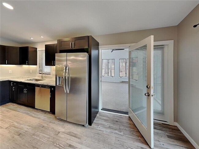 Building Photo - 14150 Rolling Oaks Cir NE