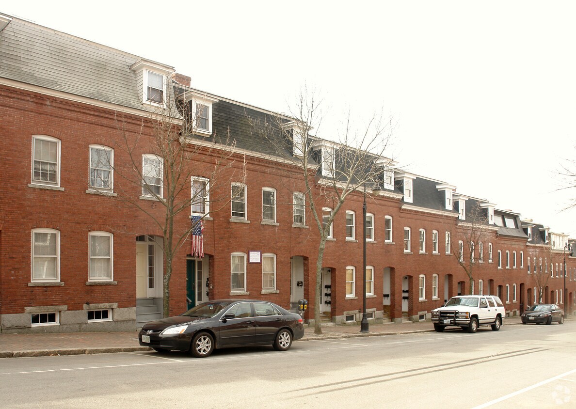 Primary Photo - 118 W Merrimack St