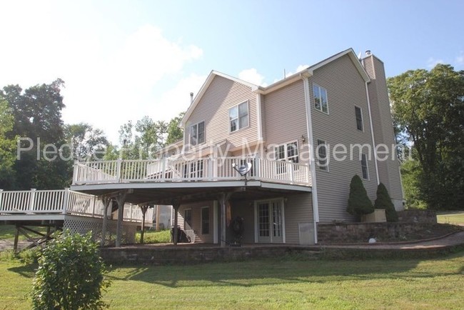 Building Photo - Large Colonial Home with Amazing Views
