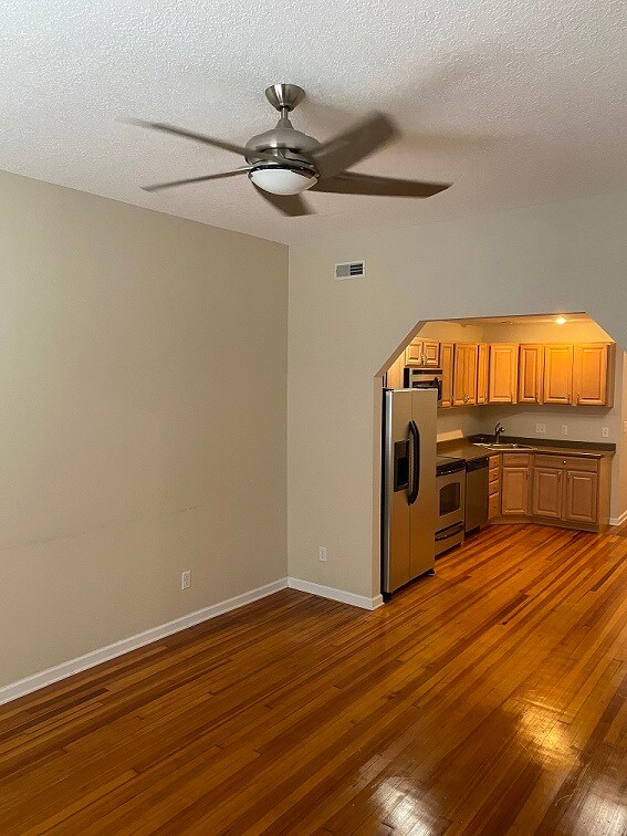 Foto del edificio - 108 W 5th St