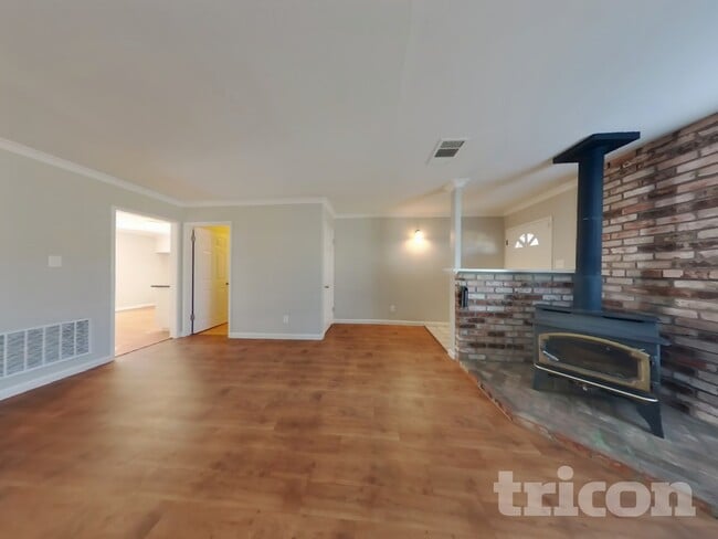 Building Photo - 331 El Dorado Dr