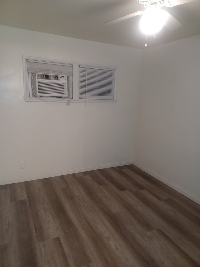 Foto del edificio - 6194 Lemon Ave
