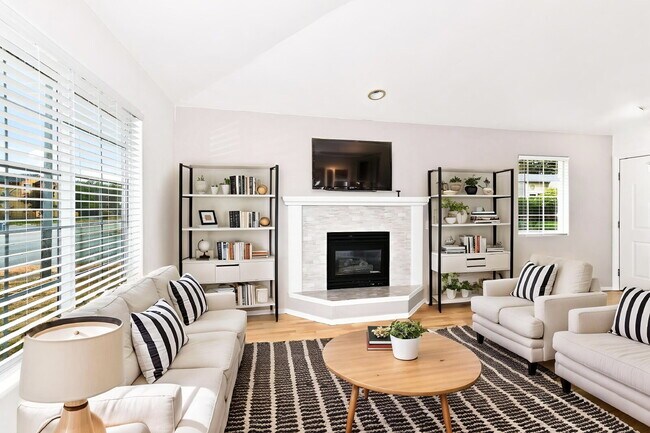 Foto del edificio - Freshly Updated 4BR Home with Fully Fenced Yard in Monroe- Available NOW for RENT!