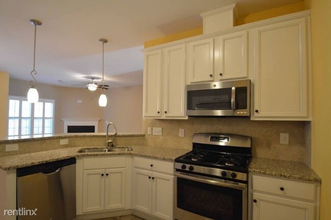 Building Photo - 3 br, 2.5 bath Townhome - 233 Cypress Hill Ln