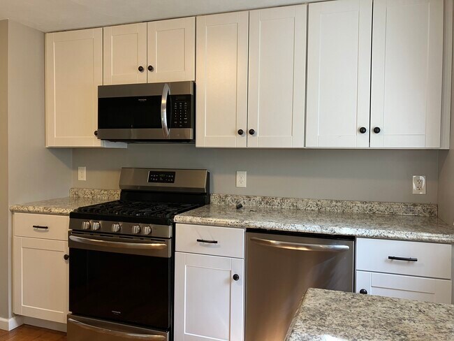 Foto del edificio - 328 Harmony Rd