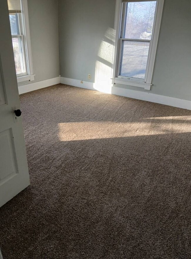 Building Photo - 313 W Thomas St