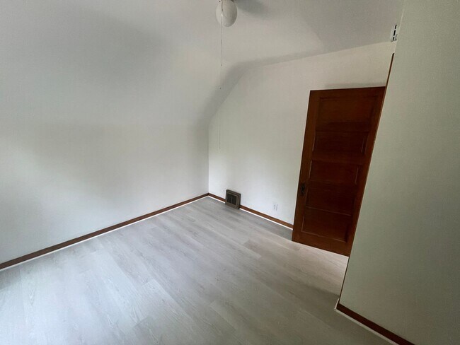 Foto del edificio - Section 8 Accepted! Spacious Newly Renovat...