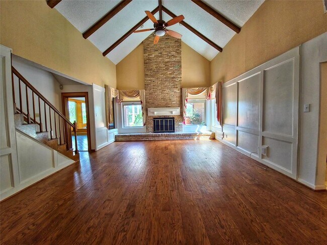 Building Photo - 15179 Diana Ln