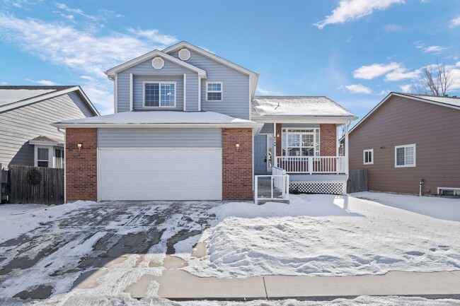 Building Photo - Beautiful 2 story home