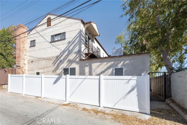 Foto del edificio - 1375 N Mentor Ave