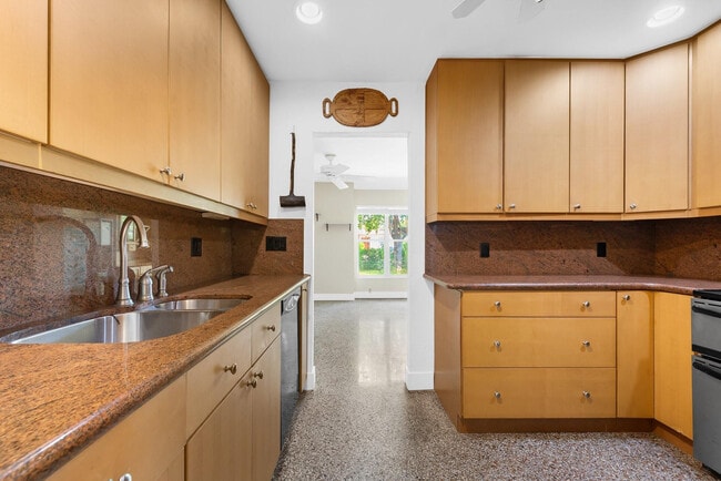 Building Photo - 1500 NW 3rd Ave