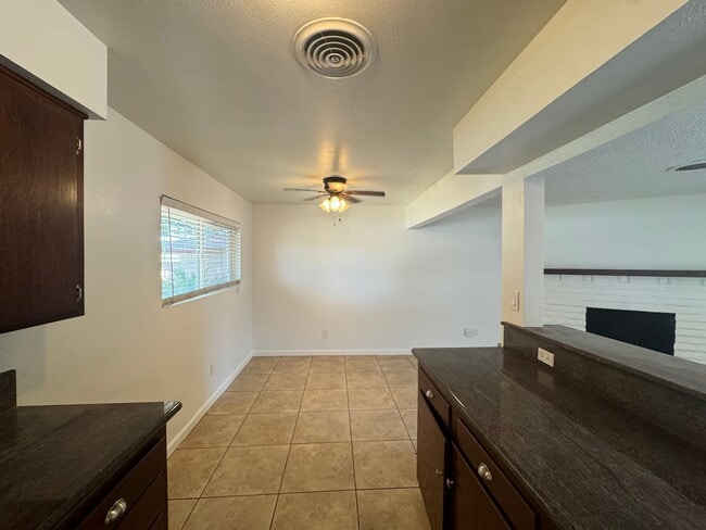Building Photo - Beautiful Northeast home!