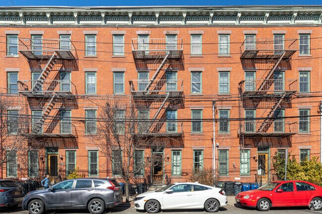 Building Photo - 204 6th St