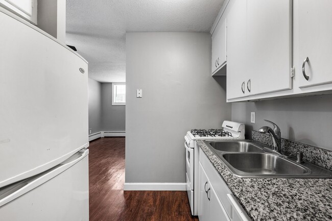 Building Photo - Spacious 1BR/1Bath apartment available Now!