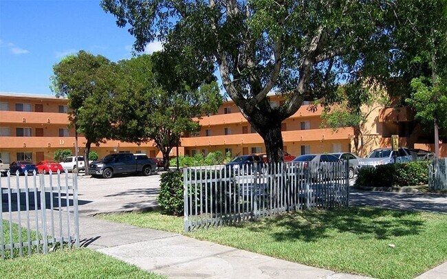 Foto del edificio - 800 NE 12th Ave