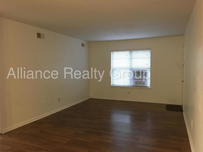 Building Photo - 2104 Montreat Dr