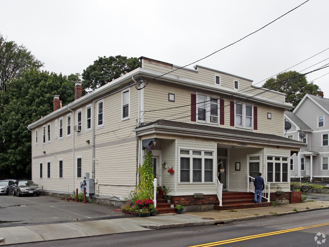 3034 Copeland St, Quincy, MA 02169 Apartments 3034 Copeland St Quincy, MA