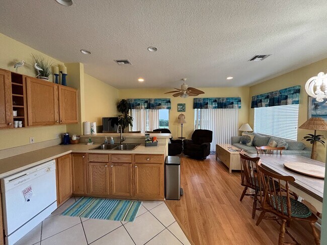Foto del edificio - 8423 Mulligan Cir