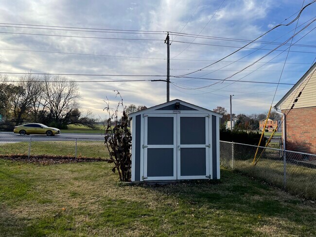 Building Photo - 761 Graham Rd