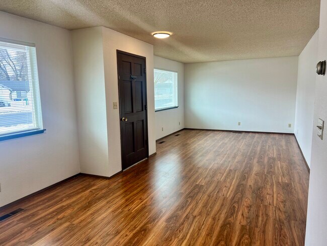 Foto del edificio - 404 S Walnut St