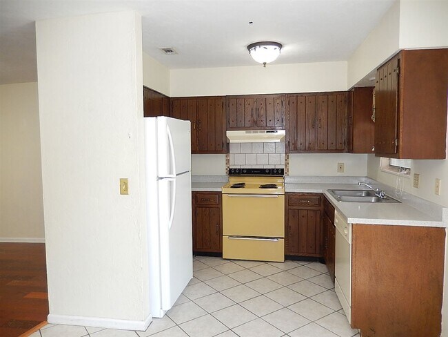 Foto del edificio - 5607 Cypress Cir