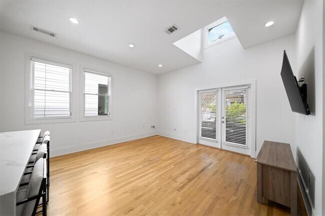 Foto del edificio - 655 McGruder St NE