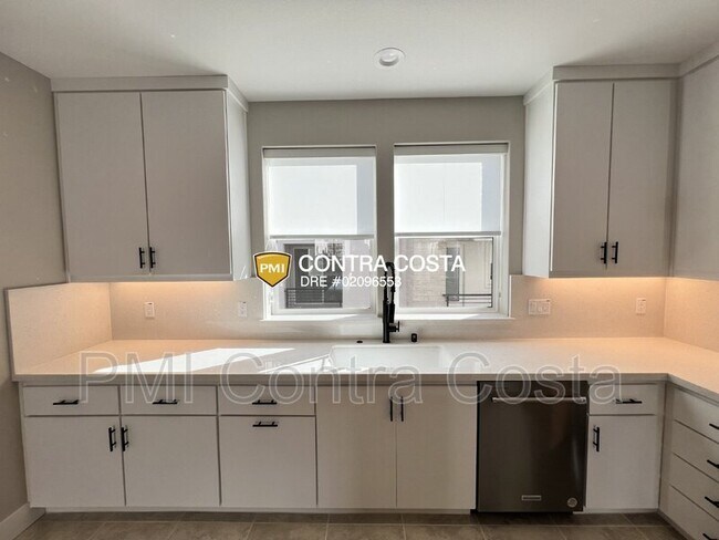 Building Photo - 1111 Lorenzini Lp