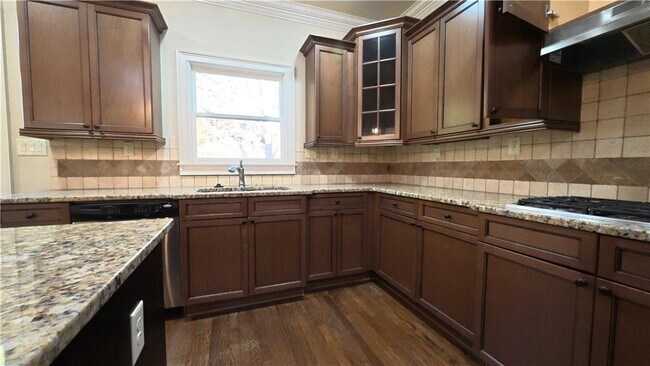 Foto del edificio - 3361 Lake McGinnis Dr