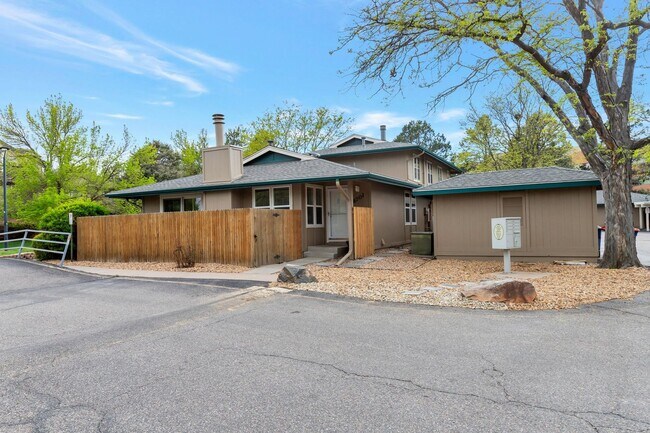 Building Photo - **Remodled 5 bedroom 3 bath home for rent ...